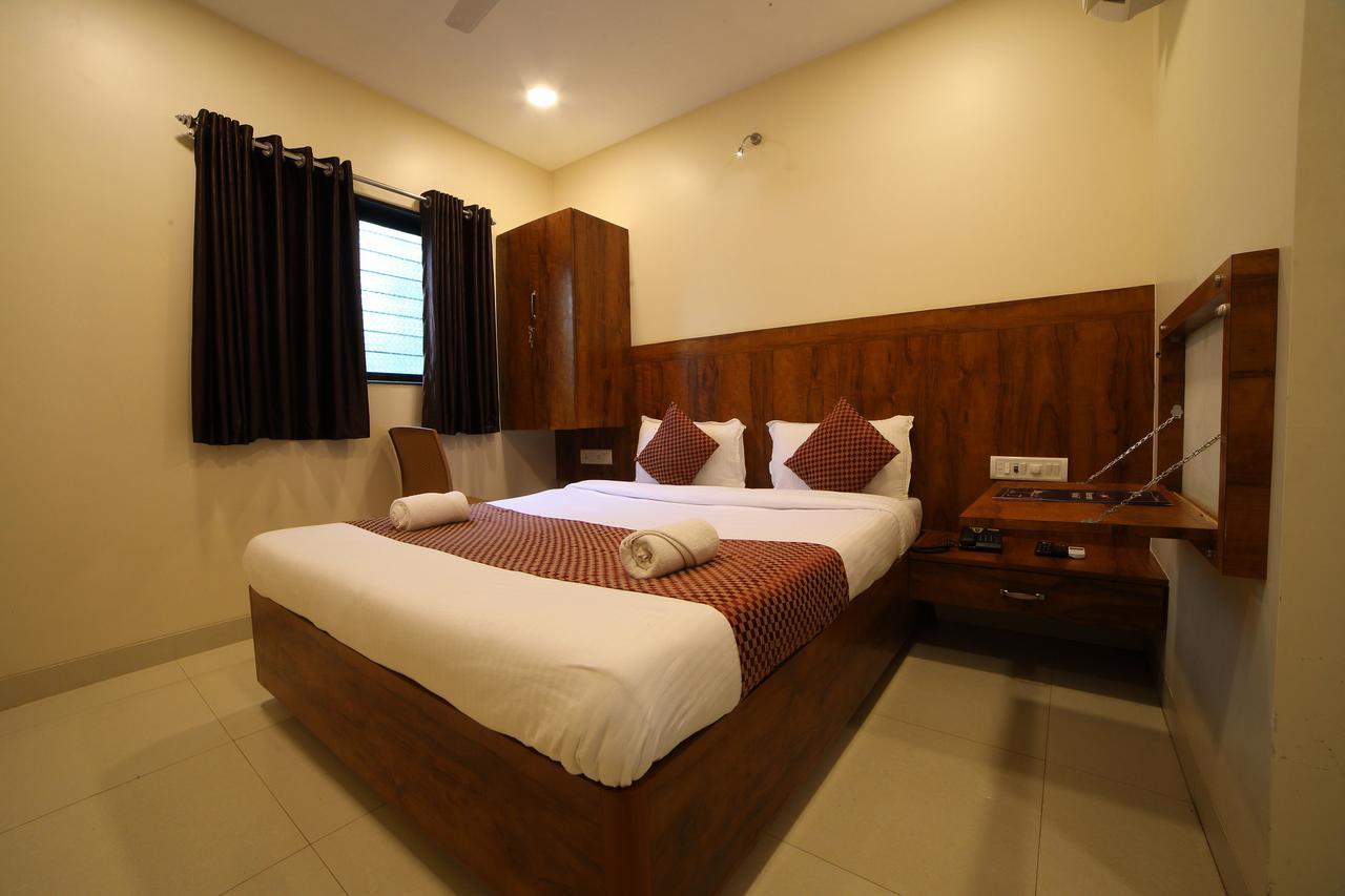 Oyo 8757 Prakash Inn Mumbai Exteriör bild